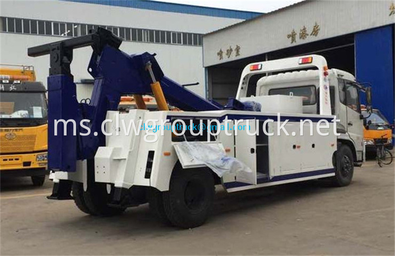 Dongfeng Wrecker Truck 2